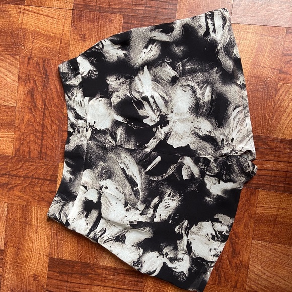 High waisted printed shorts - Picture 4 of 4